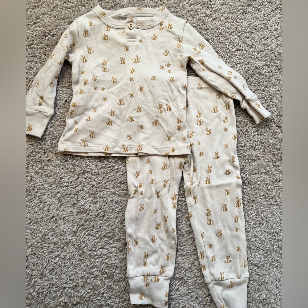 Fin and Vince Kids Pajamas with Bee Print